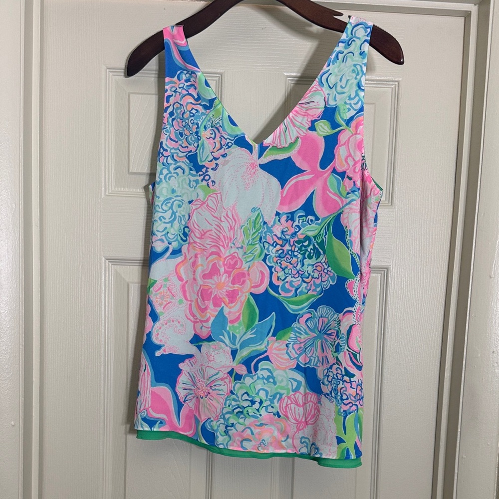 Reversible Lilly Pulitzer V neck top Large